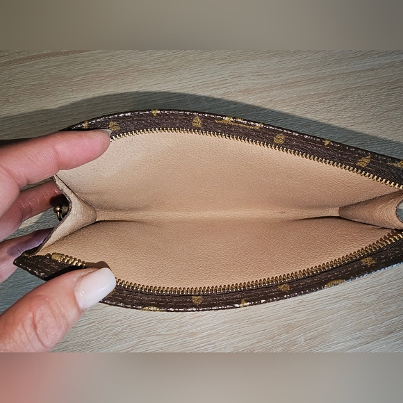 Authentic LOUIS VUITTON Monogram Pochette Pouch Crossbody - Picture 10 of 14